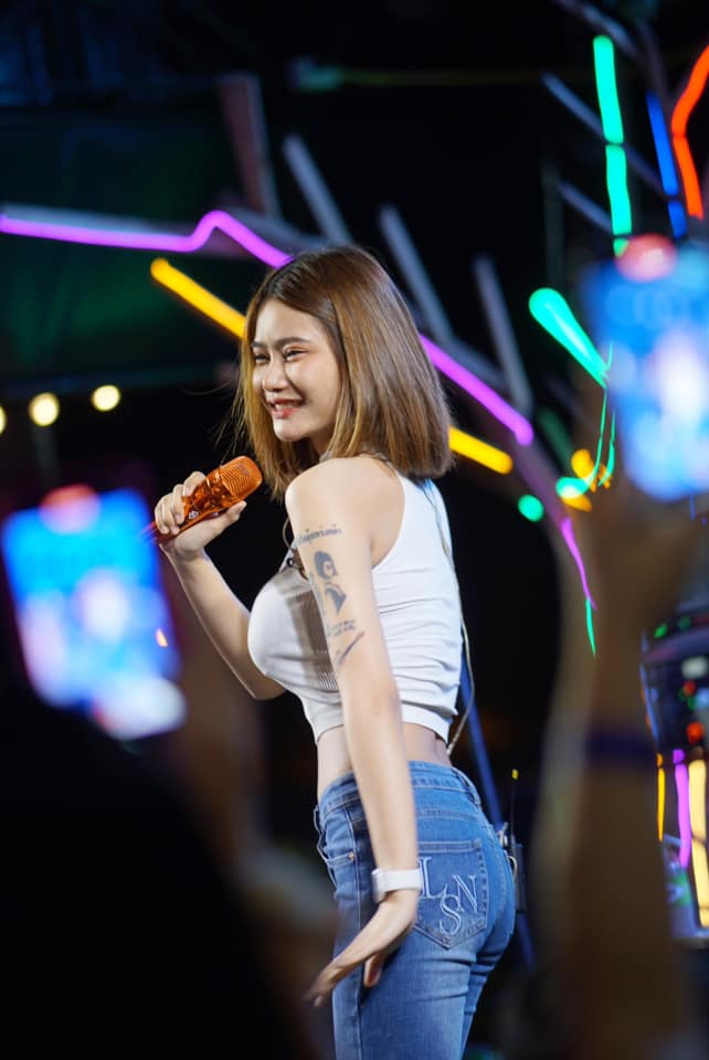 เปิดวาร์ป น้องน้ำแข็ง ทิพวรรณ นักร้อง สาวสวย น่ารักสุดเซ็กซี่ ในปัจจุบัน! 15