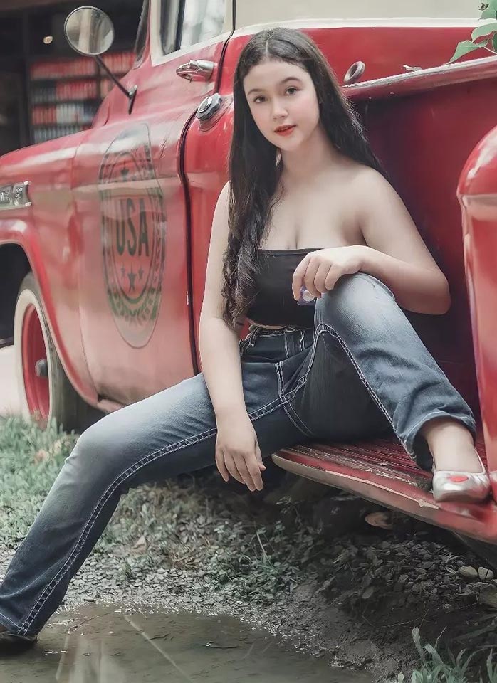 เปิดวาร์ป เน็ตไอดอล สาวลูกครึ่ง น้องมายด์ วาเลซิน่า 18+ 11