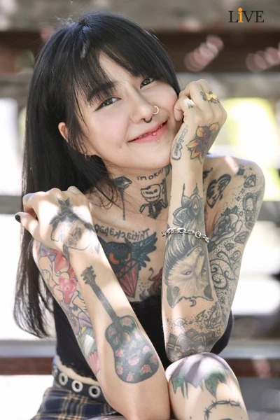 เด็ดมาก น้องเลย์ ภัส นภัสพลอย นางฟ้าวงการสัก ศิลปะบนเรือนร่าง 14